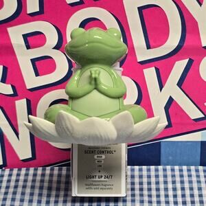 BBW Meditating Yoga Frog Lily Pad 24/7 Nightlight Wallflower Fragrance Plug In